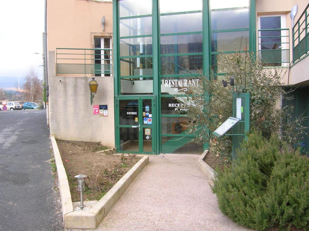 Les Berges Du Tarn Aparthotel Millau Exterior foto